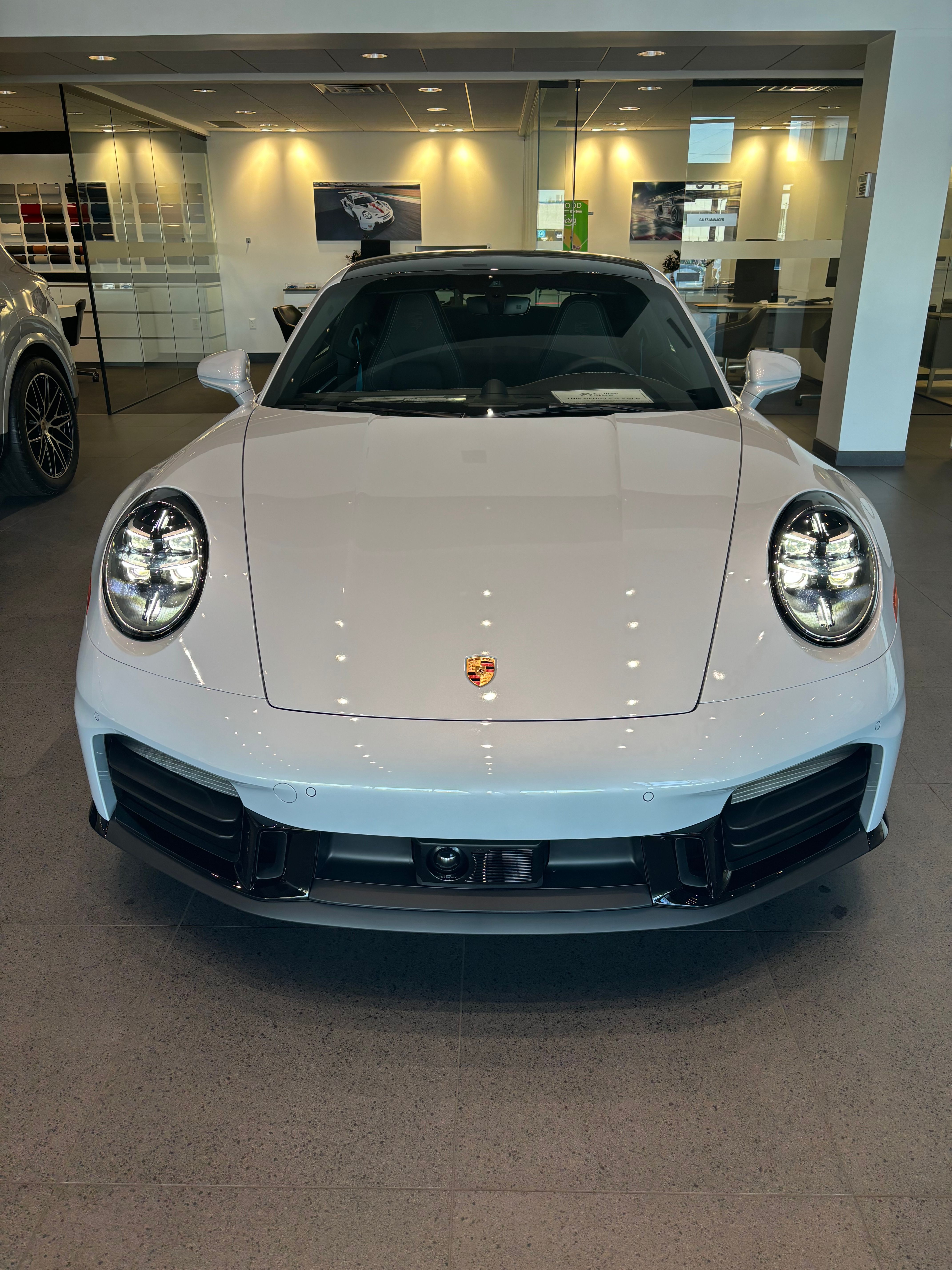 Used 2025 Porsche 911 Carrera RWD image 4