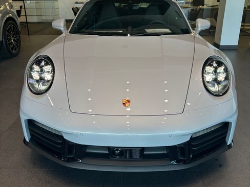 Used 2025 Porsche 911 Carrera RWD image 4