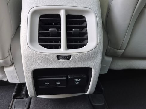 Used 2019 Jeep Cherokee Limited w/ Luxury Group image 12