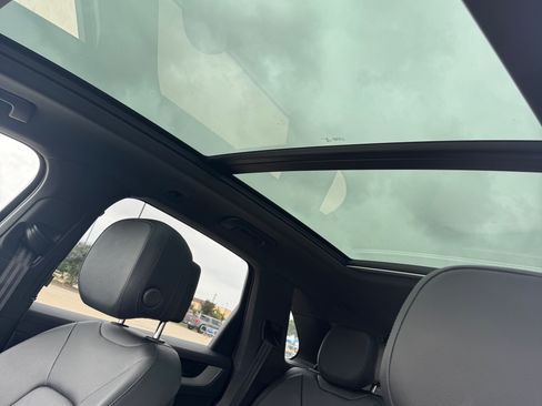 Used 2024 Porsche Cayenne AWD/4WD image 14