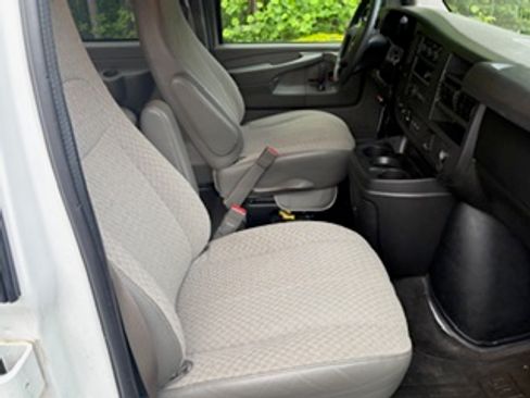 Used 2015 Chevrolet Express 3500 LT w/ LT Preferred Equipment Group RWD image 12