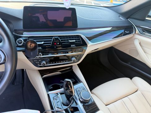 Used 2018 BMW 530e w/ Premium Package 2 image 17