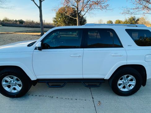 Used 2014 Toyota 4Runner SR5 image 9
