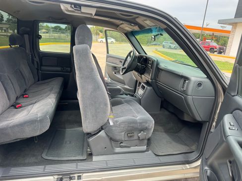 Used 2001 Chevrolet Silverado 1500 LS w/ Firm Ride Suspension Pkg RWD image 19
