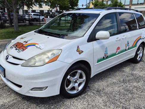Used 2006 Toyota Sienna XLE w/ XLE Pkg 7 FWD image 8