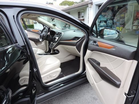 Used 2018 Lincoln MKC Select w/ Select Plus Package image 10