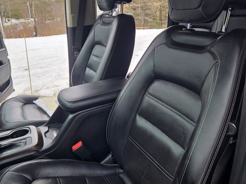 Used 2017 GMC Canyon Denali image 4