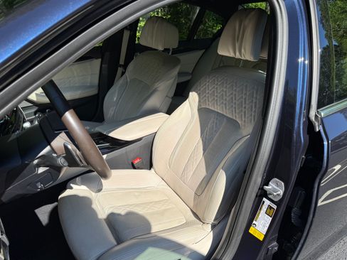 Used 2018 BMW 540i RWD image 12