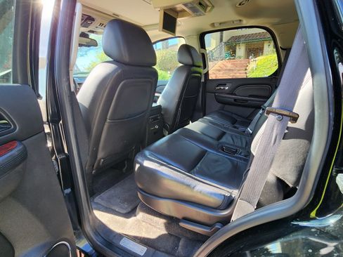 Used 2009 Cadillac Escalade AWD image 9