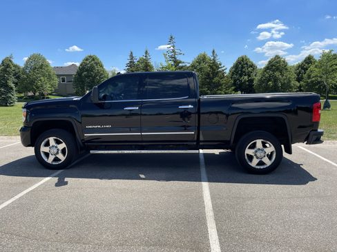Used 2015 GMC Sierra 2500 Denali w/ Duramax Plus Package AWD/4WD image 9