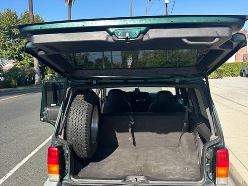 Used 1999 Jeep Cherokee Sport image 10