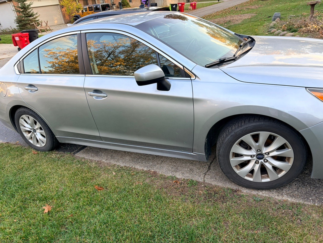 Used 2016 Subaru Legacy 2.5i Premium AWD/4WD image 2