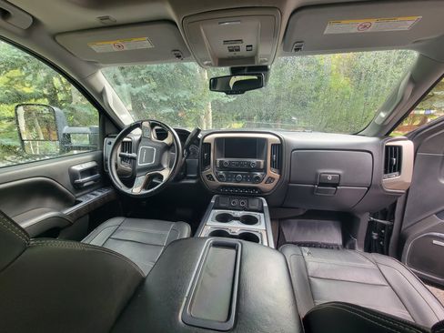 Used 2015 GMC Sierra 2500 Denali w/ Duramax Plus Package image 10