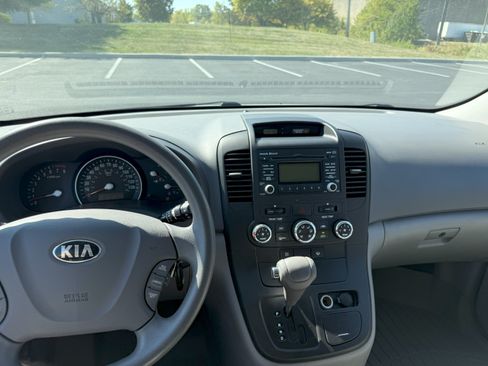 Used 2014 Kia Sedona LX image 15