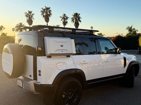 Used 2023 Land Rover Defender 110 S image 1