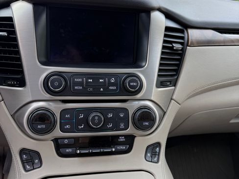 Used 2019 GMC Yukon XL Denali w/ Denali Ultimate Package AWD/4WD image 9