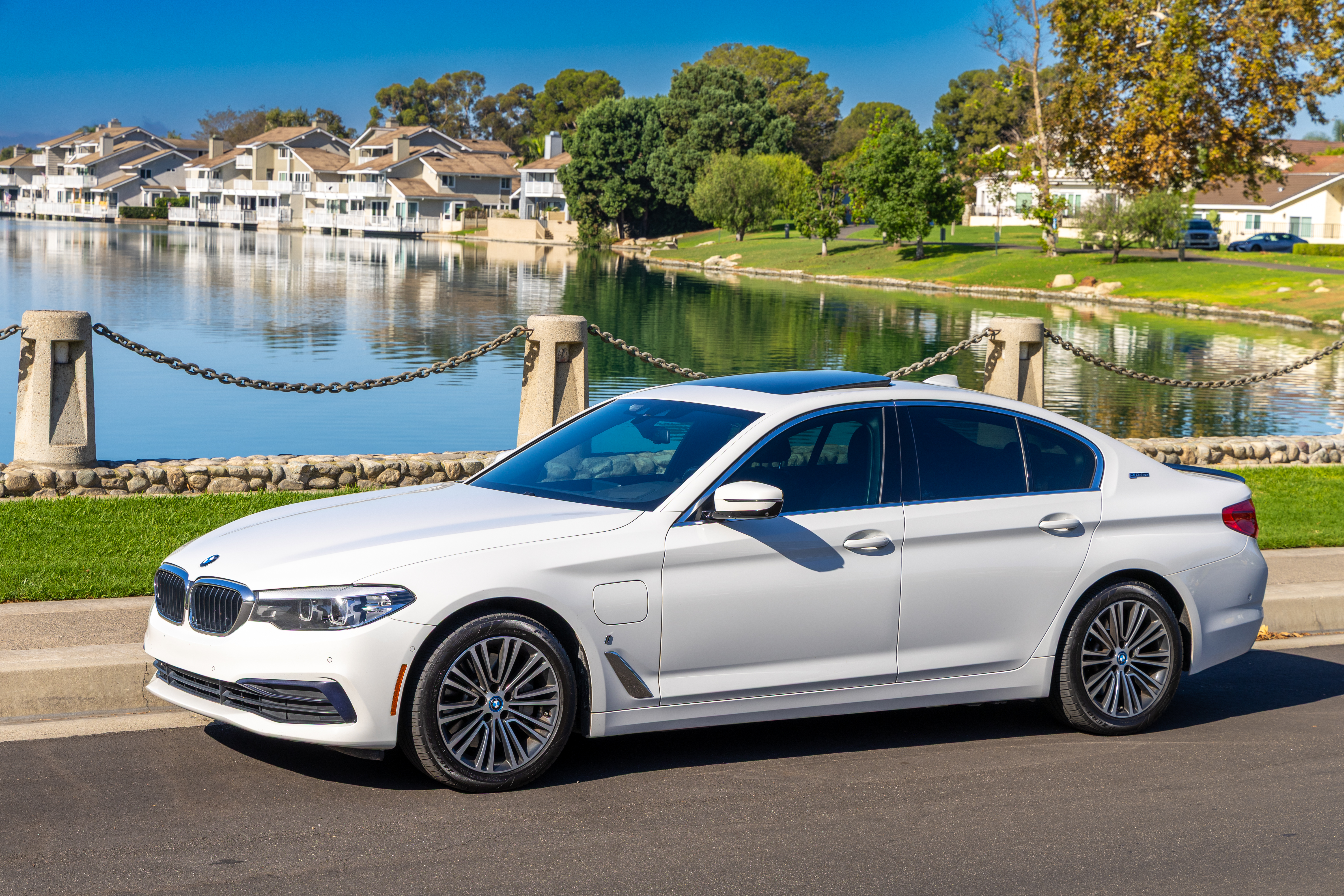 Used 2019 BMW 530e w/ Premium Package RWD image 1