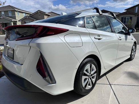 Used 2019 Toyota Prius Prime Advanced image 10