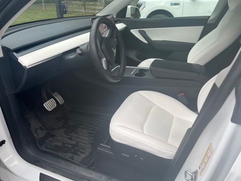 Used 2022 Tesla Model Y Performance image 2