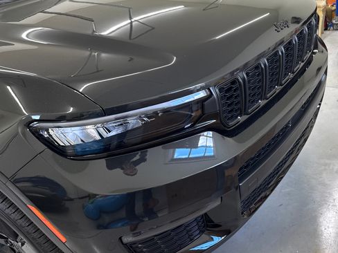 Used 2024 Jeep Grand Cherokee L Limited w/ Black Appearance Package image 5