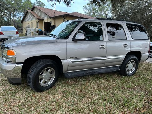 Used 2005 GMC Yukon SLT w/ SLT Preferred Equipment Group image 2