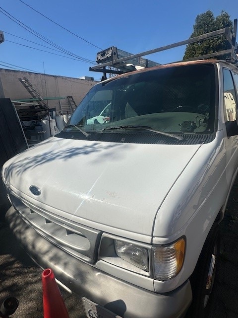 Used 2001 Ford E-350 and Econoline 350 Extended Super Duty RWD image 9