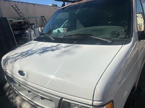 Used 2001 Ford E-350 and Econoline 350 Extended Super Duty image 9