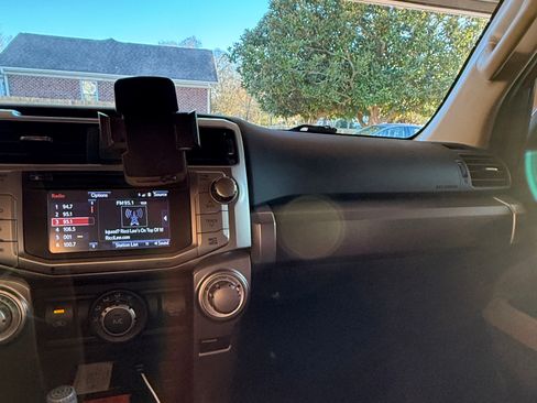 Used 2014 Toyota 4Runner SR5 image 10