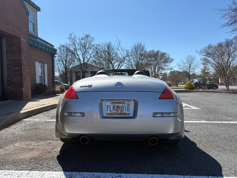 Used 2004 Nissan 350Z Touring image 10