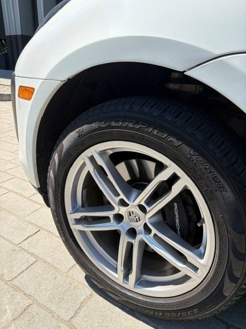 Used 2022 Porsche Macan AWD/4WD image 27