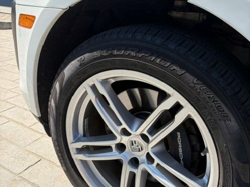 Used 2022 Porsche Macan AWD/4WD image 27