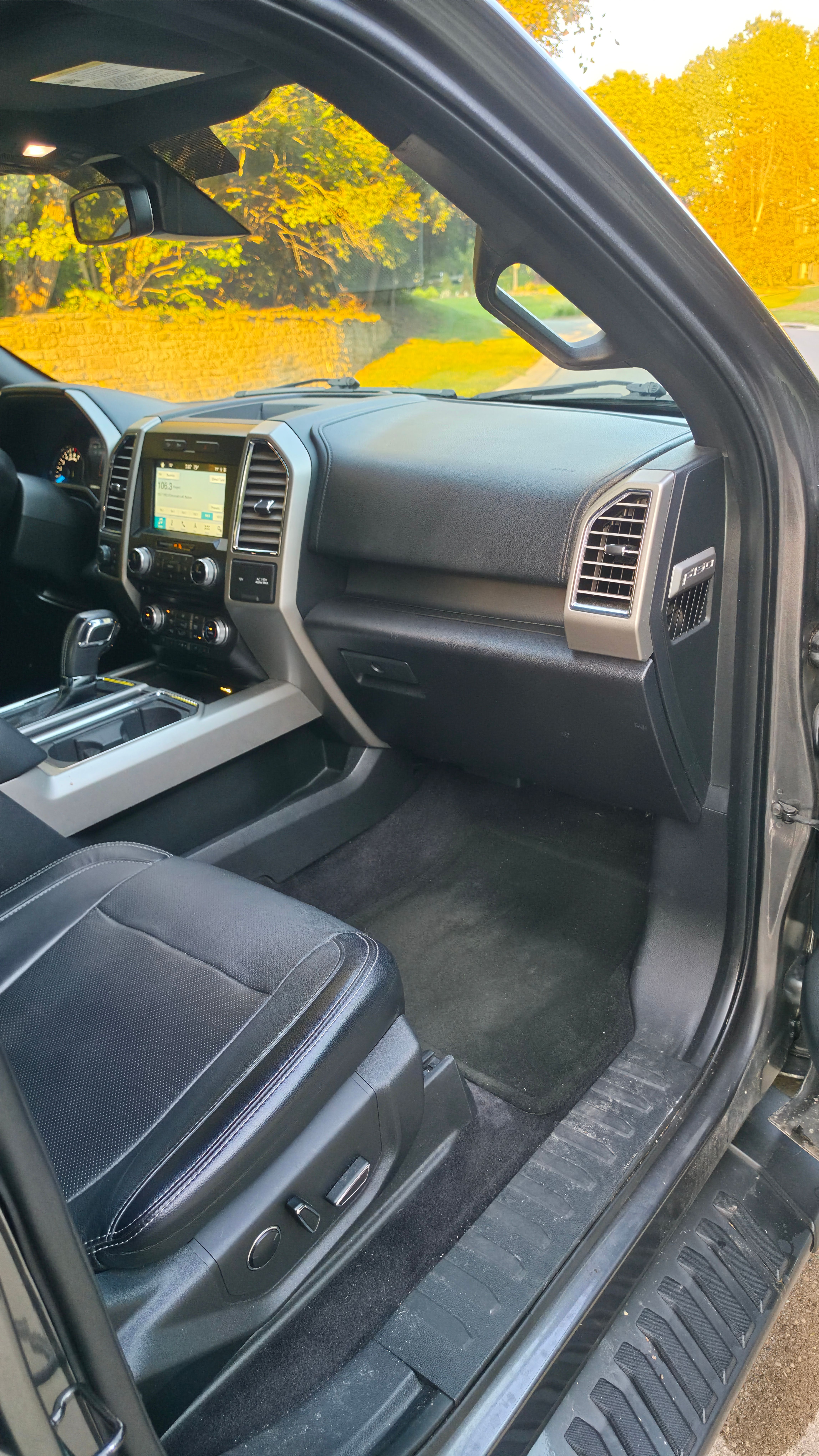 Used 2016 Ford F150 Lariat w/ Equipment Group 502A Luxury AWD/4WD image 14