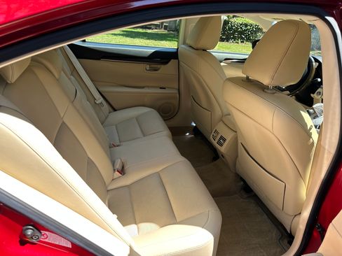 Used 2015 Lexus ES 350 w/ Premium Package FWD image 13