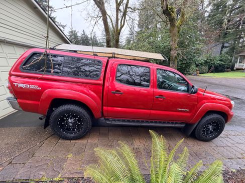 Used 2013 Toyota Tacoma 4x4 Double Cab w/ TRD Off-Road Pkg image 2