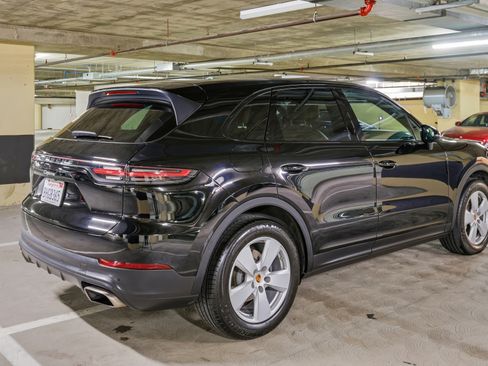 Used 2019 Porsche Cayenne Sport Utility 4D image 9
