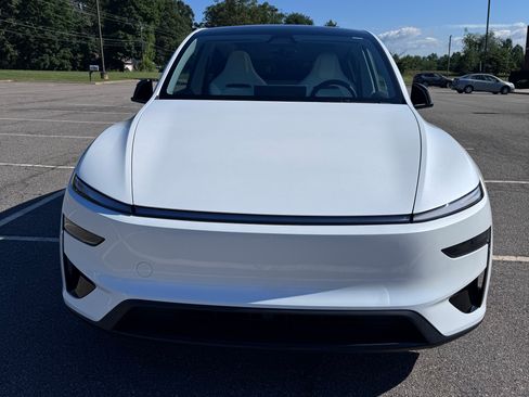 Used 2026 Tesla Model Y Performance AWD/4WD image 8