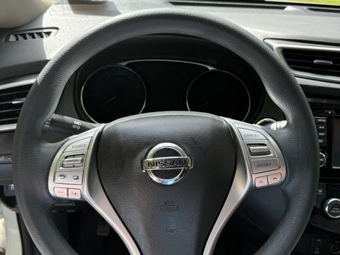 Used 2015 Nissan Rogue SV w/ SV Premium Package image 17