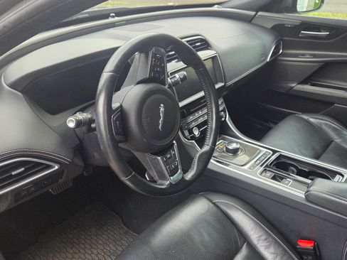 Used 2018 Jaguar XE S image 9