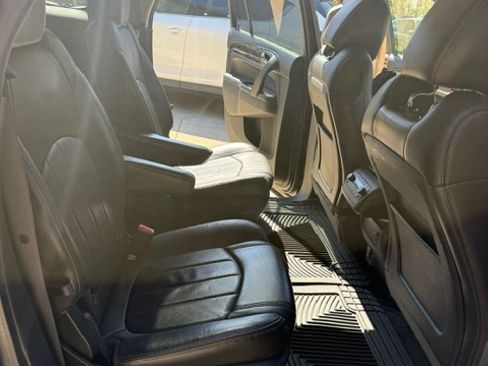 Used 2014 Buick Enclave Premium image 16