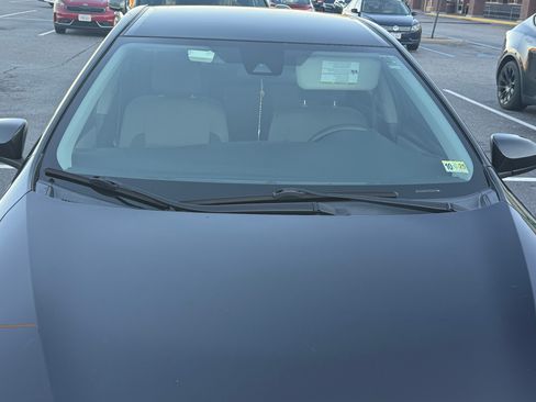 Used 2018 Toyota Corolla LE image 2