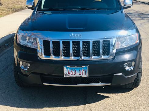Used 2013 Jeep Grand Cherokee Overland w/ Advance Technology Group AWD/4WD image 9