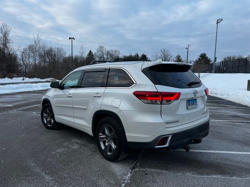 Used 2017 Toyota Highlander Limited Platinum AWD/4WD image 10