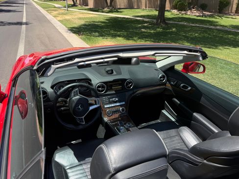 Used 2013 Mercedes-Benz SL 550 image 8