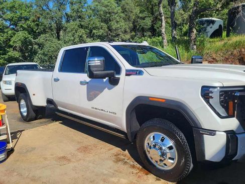 Used 2025 GMC Sierra 3500 Denali w/ Denali Reserve Package image 2