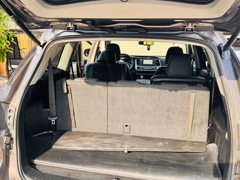 Used 2014 Toyota Highlander XLE AWD/4WD image 11