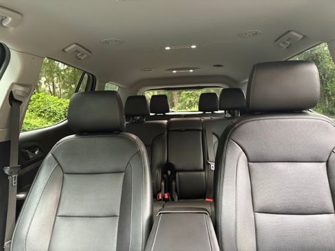 Used 2020 GMC Acadia SLT FWD image 21