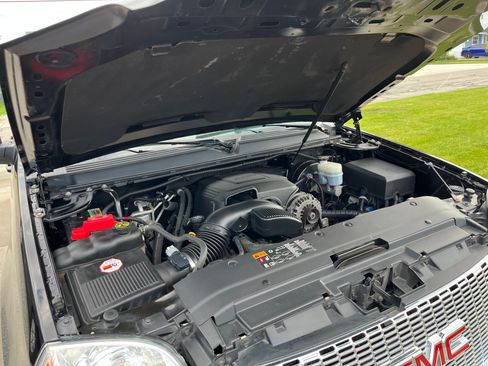 Used 2013 GMC Yukon XL SLT w/ SLT-2 Equipment Package image 1