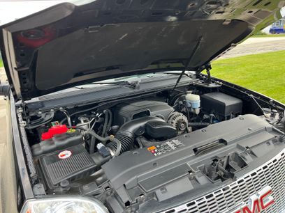 Used 2013 GMC Yukon XL SLT w/ SLT-2 Equipment Package