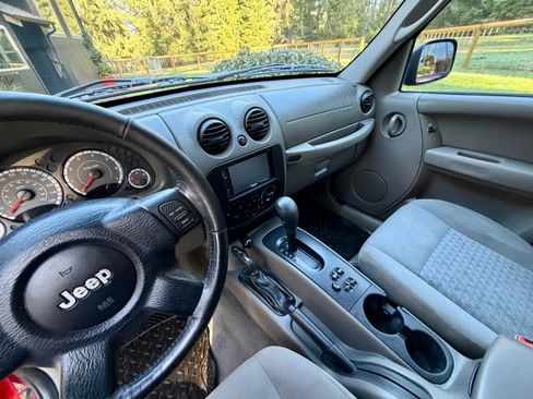 Used 2005 Jeep Liberty Sport image 13