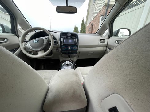 Used 2012 Nissan Leaf SL image 11